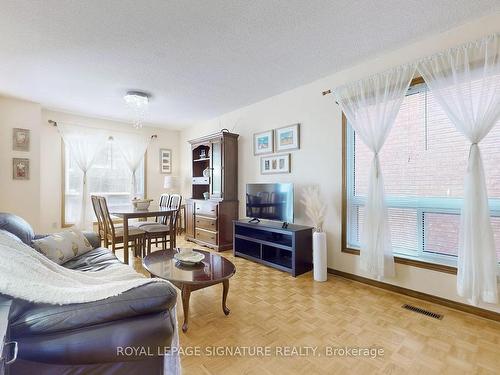 27 Richbell St, Vaughan, ON - Indoor Photo Showing Living Room