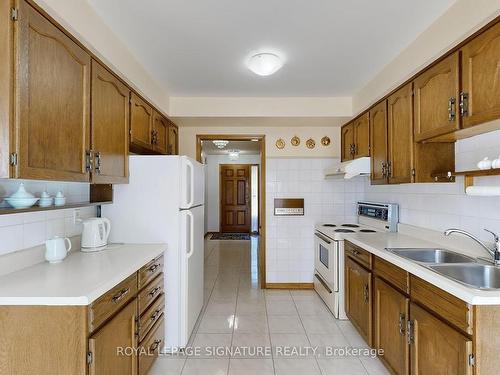 27 Richbell St, Vaughan, ON - Indoor Photo Showing Kitchen With Double Sink