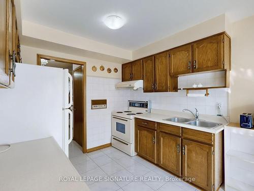 27 Richbell St, Vaughan, ON - Indoor Photo Showing Kitchen With Double Sink