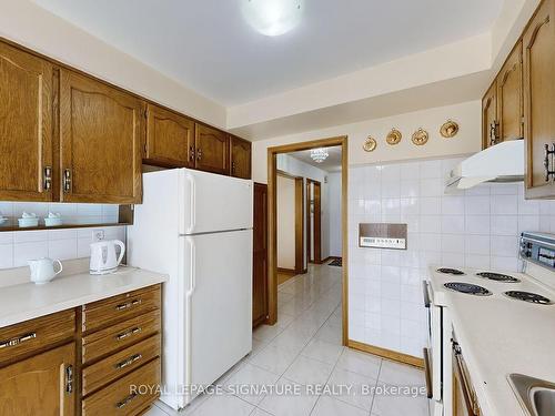 27 Richbell St, Vaughan, ON - Indoor Photo Showing Kitchen