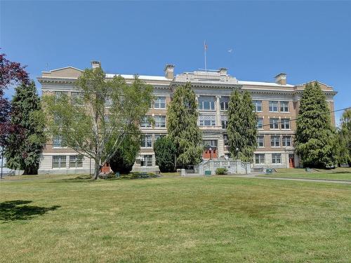 1423 Bay St, Victoria, BC 