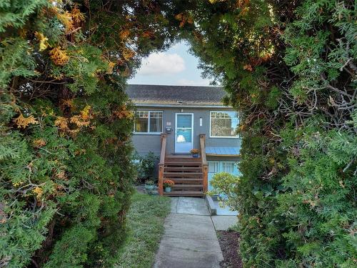 1423 Bay St, Victoria, BC 