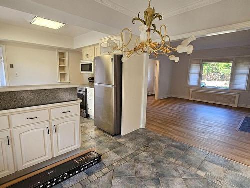 Upper-964 King Rd, Burlington, ON - Indoor Photo Showing Kitchen