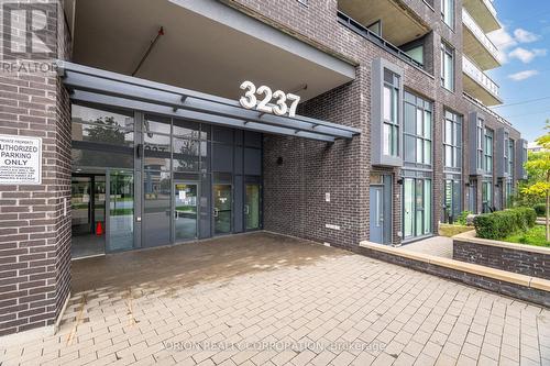 914 - 3237 Bayview Avenue, Toronto, ON - Outdoor