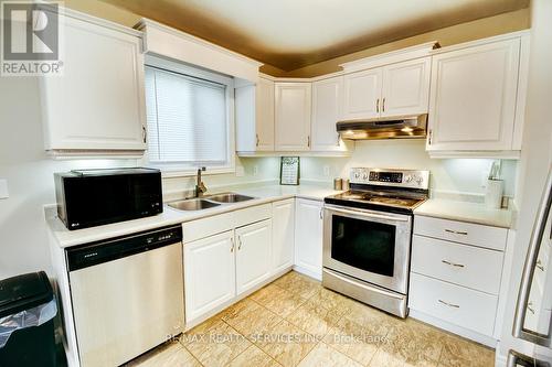 21 Faith Boulevard, St. Thomas, ON - Indoor Photo Showing Kitchen With Double Sink