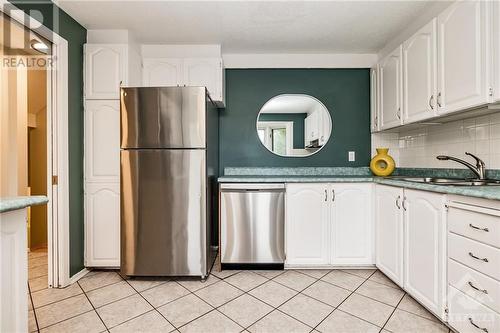 10 Lindhurst Crescent, Ottawa, ON - Indoor Photo Showing Kitchen