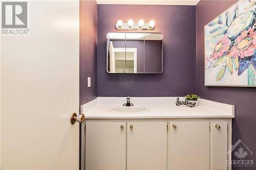 10 Lindhurst Crescent, Ottawa, ON - Indoor Photo Showing Bathroom