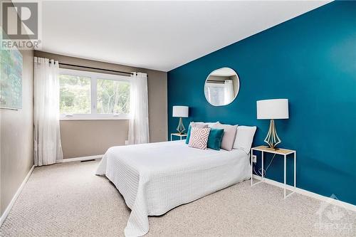 10 Lindhurst Crescent, Ottawa, ON - Indoor Photo Showing Bedroom