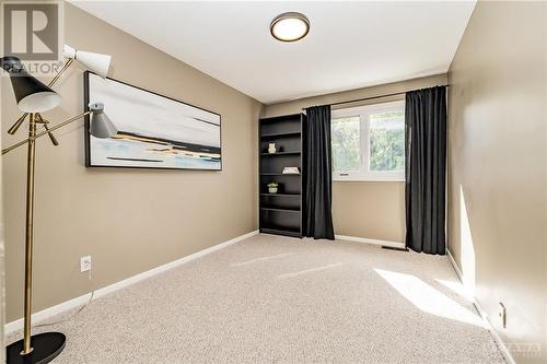 10 Lindhurst Crescent, Ottawa, ON - Indoor Photo Showing Other Room