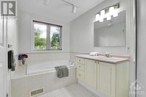 Ensuite Bathroom - 53 Bullock Avenue, Ottawa, ON - Indoor Photo Showing Bathroom