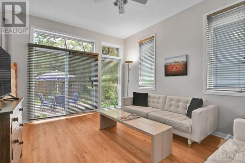 Main floor - family room - 53 Bullock Avenue, Ottawa, ON - Indoor Photo Showing Living Room