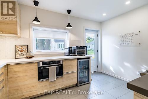 7 Lambs Lane, Clarington (Bowmanville), ON - Indoor Photo Showing Kitchen