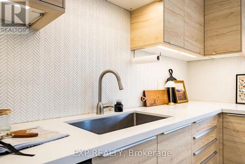 7 Lambs Lane, Clarington (Bowmanville), ON - Indoor Photo Showing Kitchen