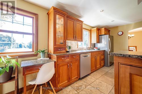 60 Clarke Street, Whitchurch-Stouffville, ON - Indoor Photo Showing Kitchen