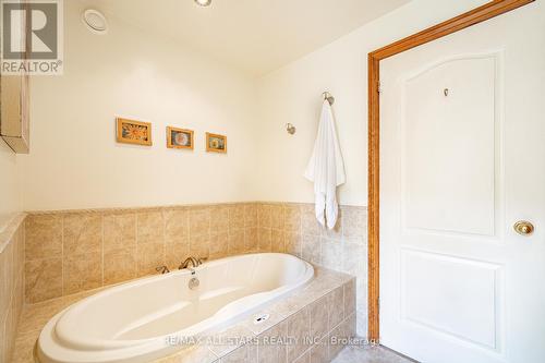 60 Clarke Street, Whitchurch-Stouffville, ON - Indoor Photo Showing Bathroom