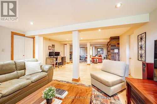 60 Clarke Street, Whitchurch-Stouffville, ON - Indoor Photo Showing Living Room