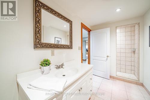 60 Clarke Street, Whitchurch-Stouffville, ON - Indoor Photo Showing Bathroom