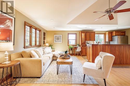 60 Clarke Street, Whitchurch-Stouffville, ON - Indoor Photo Showing Living Room