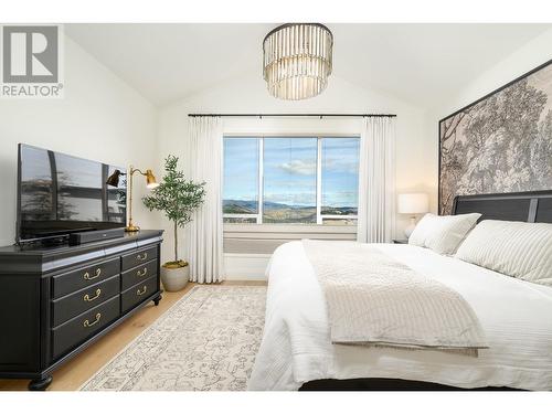 101 Diamond Way, Vernon, BC - Indoor Photo Showing Bedroom