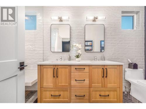 101 Diamond Way, Vernon, BC - Indoor Photo Showing Bathroom