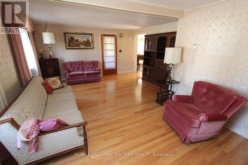 90 Ottawa Street E, Havelock-Belmont-Methuen (Havelock), ON - Indoor Photo Showing Living Room