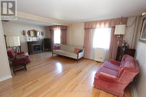 90 Ottawa Street E, Havelock-Belmont-Methuen (Havelock), ON - Indoor Photo Showing Living Room With Fireplace