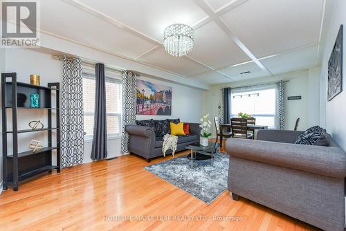 78 Pauline Crescent, Brampton, ON - Indoor Photo Showing Living Room