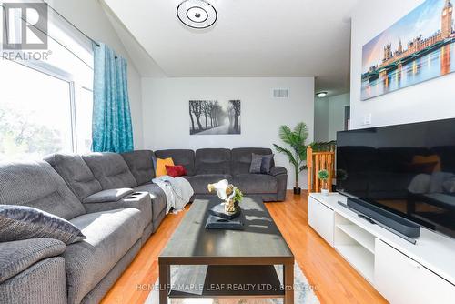 78 Pauline Crescent, Brampton, ON - Indoor Photo Showing Living Room