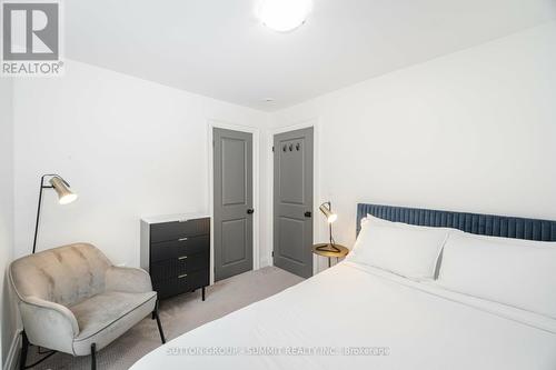 99 Francis Street, Hamilton, ON - Indoor Photo Showing Bedroom