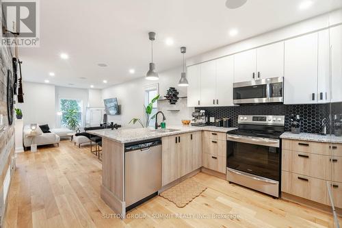 99 Francis Street, Hamilton, ON - Indoor Photo Showing Kitchen With Upgraded Kitchen