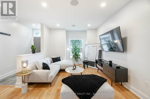 99 Francis Street, Hamilton, ON - Indoor Photo Showing Living Room