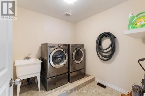 118 Painter Terrace, Hamilton, ON - Indoor Photo Showing Laundry Room