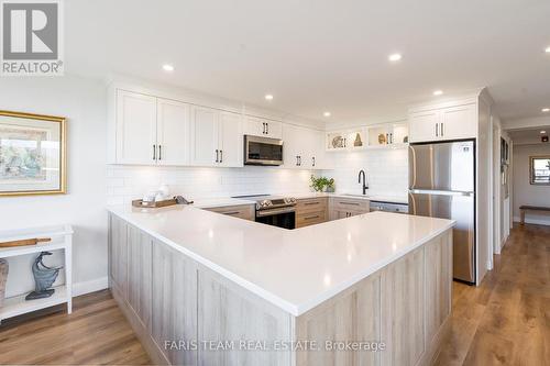 516 - 172 Eighth Street, Collingwood, ON - Indoor Photo Showing Kitchen With Upgraded Kitchen