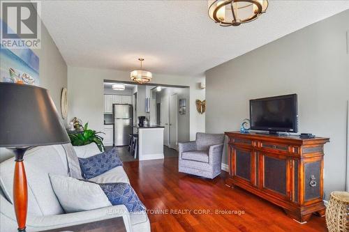 604 - 1110 Walden Circle, Mississauga, ON - Indoor Photo Showing Living Room