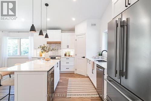 93 Summer Leigh Trail, Huntsville, ON - Indoor Photo Showing Kitchen With Upgraded Kitchen