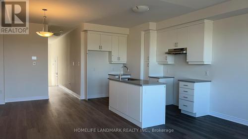 126 Mumbai Drive, Markham, ON - Indoor Photo Showing Kitchen