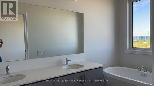 126 Mumbai Drive, Markham, ON - Indoor Photo Showing Bathroom