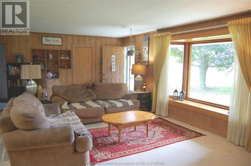 11103 Pinehurst Line, Harwich Township, ON - Indoor Photo Showing Living Room