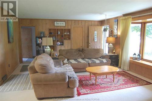 11103 Pinehurst Line, Harwich Township, ON - Indoor Photo Showing Living Room