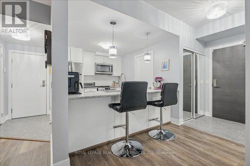 105 - 2388 Khalsa Gate, Oakville, ON - Indoor Photo Showing Kitchen