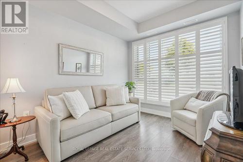 105 - 2388 Khalsa Gate, Oakville, ON - Indoor Photo Showing Living Room