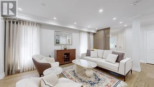 9 Kingsmead Court, Richmond Hill, ON - Indoor Photo Showing Living Room