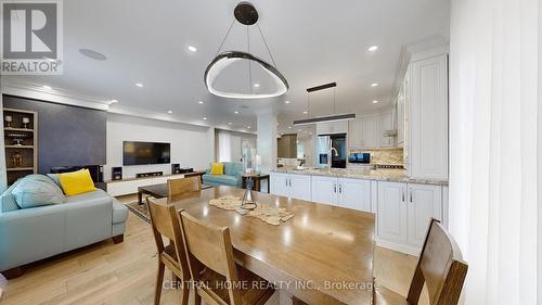 9 Kingsmead Court, Richmond Hill, ON - Indoor Photo Showing Dining Room