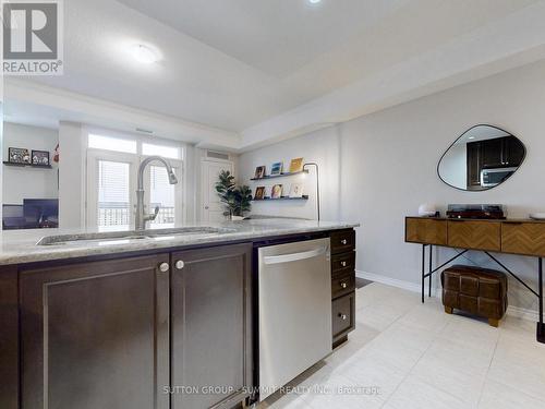 307 - 5327 Upper Middle Road, Burlington, ON - Indoor Photo Showing Kitchen