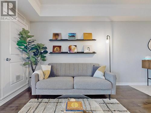 307 - 5327 Upper Middle Road, Burlington, ON - Indoor Photo Showing Living Room