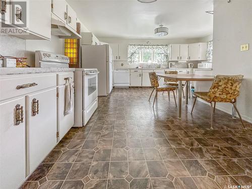 807 Elsinore Street, Whitewood, SK - Indoor Photo Showing Kitchen