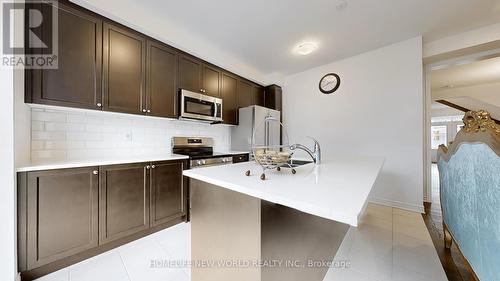 1911 Narcissus Gardens, Pickering, ON - Indoor Photo Showing Kitchen With Stainless Steel Kitchen With Double Sink