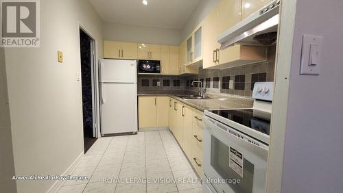 Ph02 - 1 Massey Square, Toronto, ON - Indoor Photo Showing Kitchen