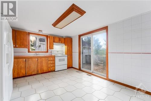 1889 Old Montreal Road, Ottawa, ON - Indoor Photo Showing Kitchen