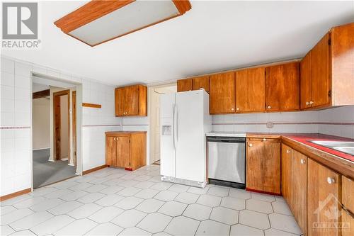 1889 Old Montreal Road, Ottawa, ON - Indoor Photo Showing Kitchen